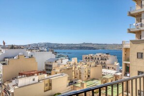 Property grounds - Mistra Bay View Apartment (St. Paul`s Bay)