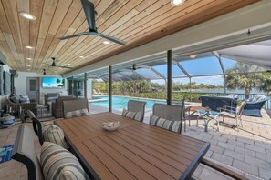 Outdoor dining - Bubbles Up: Island Paradise with Pool & Lake Views! (Sanibel)