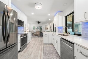 Fridge, microwave, oven, stovetop - Bubbles Up: Island Paradise with Pool & Lake Views! (Sanibel)