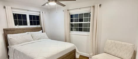 4 bedrooms, iron/ironing board, WiFi, bed sheets