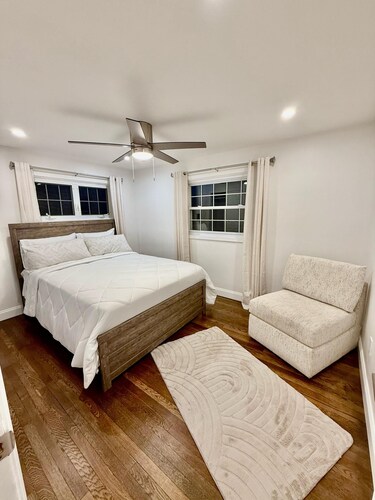 Spacious 4-bedroom house in tranquil Bethel Park with AC