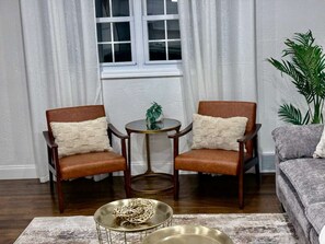 Interior - Spacious 4-bedroom house in tranquil Bethel Park with AC (Bethel Park)