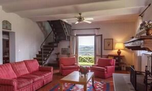 Living area - Private 9BR Villa with Pool for 18 in Tuscany (Tredozio)