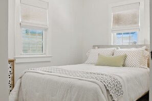 Room - Quintessential Ocean Grove Cottage (Neptune Township)