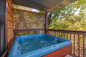 Outdoor spa tub - Sky Harbor| Pet Friendly | Hot Tub | View | WiFi (Sevierville)