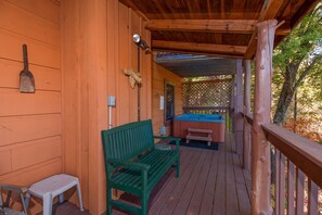 Outdoor spa tub - Sky Harbor| Pet Friendly | Hot Tub | View | WiFi (Sevierville)