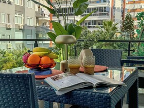 Outdoor dining - Qoople Prive 11 - Cozy 1-bedroom apartment in gorgeous Alanya (Alanya)