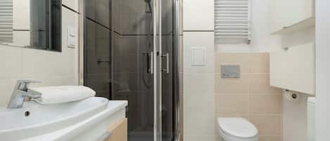 Shower, hair dryer, towels, shampoo