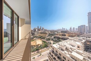 Property grounds - Free housekeeping visits during your stay - StayShort - Modern 1 Bed Apartment in JVC that Sleeps 4 with Balcony (JVC)
