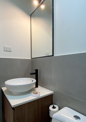 House - w Comfort Living 2BR w Balcony in San Isidro (Lima)
