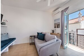 Smart TV - Casa M.V. Slater - CharmingTavira Townhouse with Rooftop Terrace (Pet friendly) (Tavira)