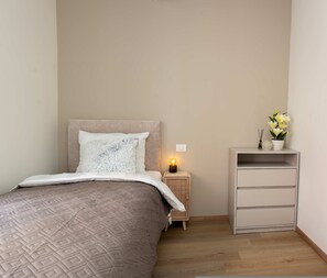 A bedroom with a bed, bedside table, nightstand, and a small cabinet. - One Lux Stay 2br/2ba Antwerp Near Central Station (Antwerp)