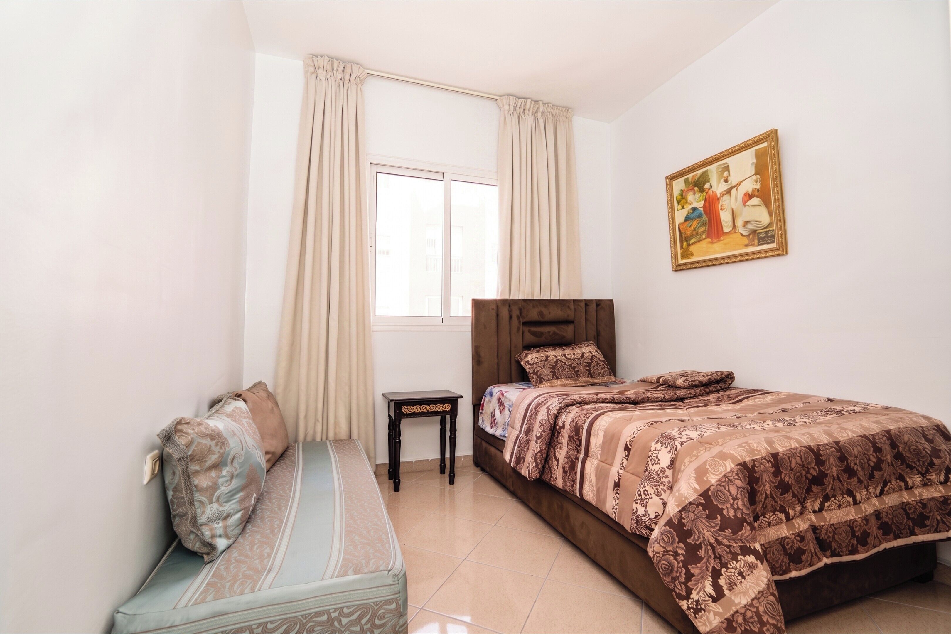 2 bedrooms, iron/ironing board, internet, bed sheets