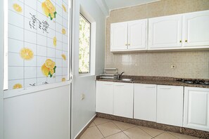 Private kitchen - Stunning Modern Apartment in Central Agadir (Agadir)