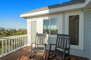 Terrace/patio - Stunning Harbor Island Home, Ocean Views, Golf Cart, Walk to Beach & Resort Amenities Included! (Saint Helena)