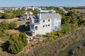 Exterior - Stunning Harbor Island Home, Ocean Views, Golf Cart, Walk to Beach & Resort Amenities Included! (Saint Helena)