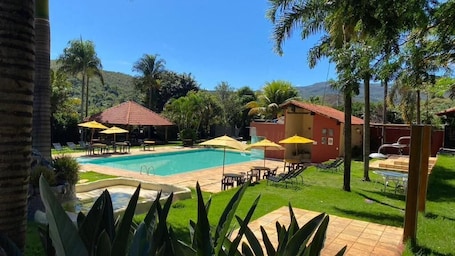 Piscina. Pousada Village Da Serra