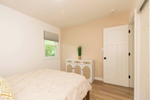 House, 4 Bedrooms, Balcony - Modern Renovated 4min Notredame 4bed 2bath 10peopl (South Bend)