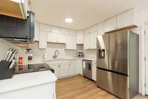 House, 4 Bedrooms, Balcony | Interior - Modern Renovated 4min Notredame 4bed 2bath 10peopl (South Bend)