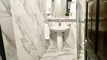 Alloggio su due livelli, 3 camere da letto | Bagno