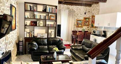 Art House Near to Saint George Beach by Konnect