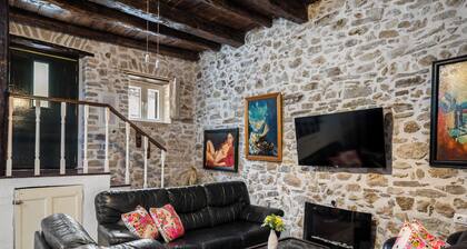 Art House Near to Saint George Beach by Konnect