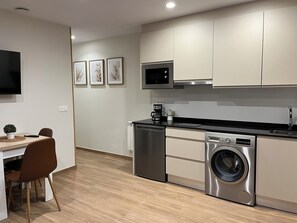 A modern kitchen with stainless steel appliances, a built-in oven, a microwave, and a dishwasher. - Apartment in the Picos de Europa, Asturias. (Onis)