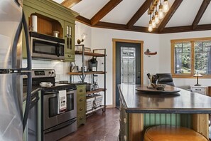 Fridge, microwave, oven, stovetop - Charming Modern‑Rustic Retreat with a Chef’s Kitchen (Blanchard)