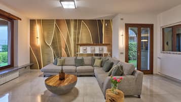 Villa, Balcony, Mountain View | Interior