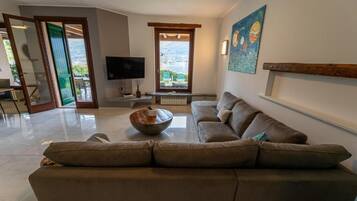 Villa, balcone, vista montagna | Area soggiorno