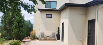 Nestled on the Marianna Butte Golf Course in Loveland, this modern garden-level basement retreat offers stunning mountain & lake views through large windows, flooding the space with light. Just a short drive to CSU campus & Estes Park