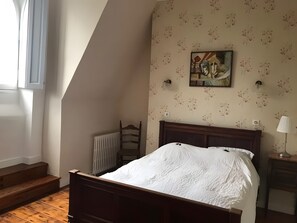 Room - Room “Pyrenees at Château Habas” with Pool, Shared Terrace and Wi-Fi (Habas)