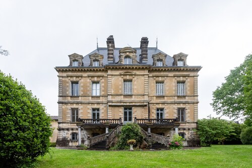 Chambre « La Chambre Antique au Château Habas » avec Wi-Fi
