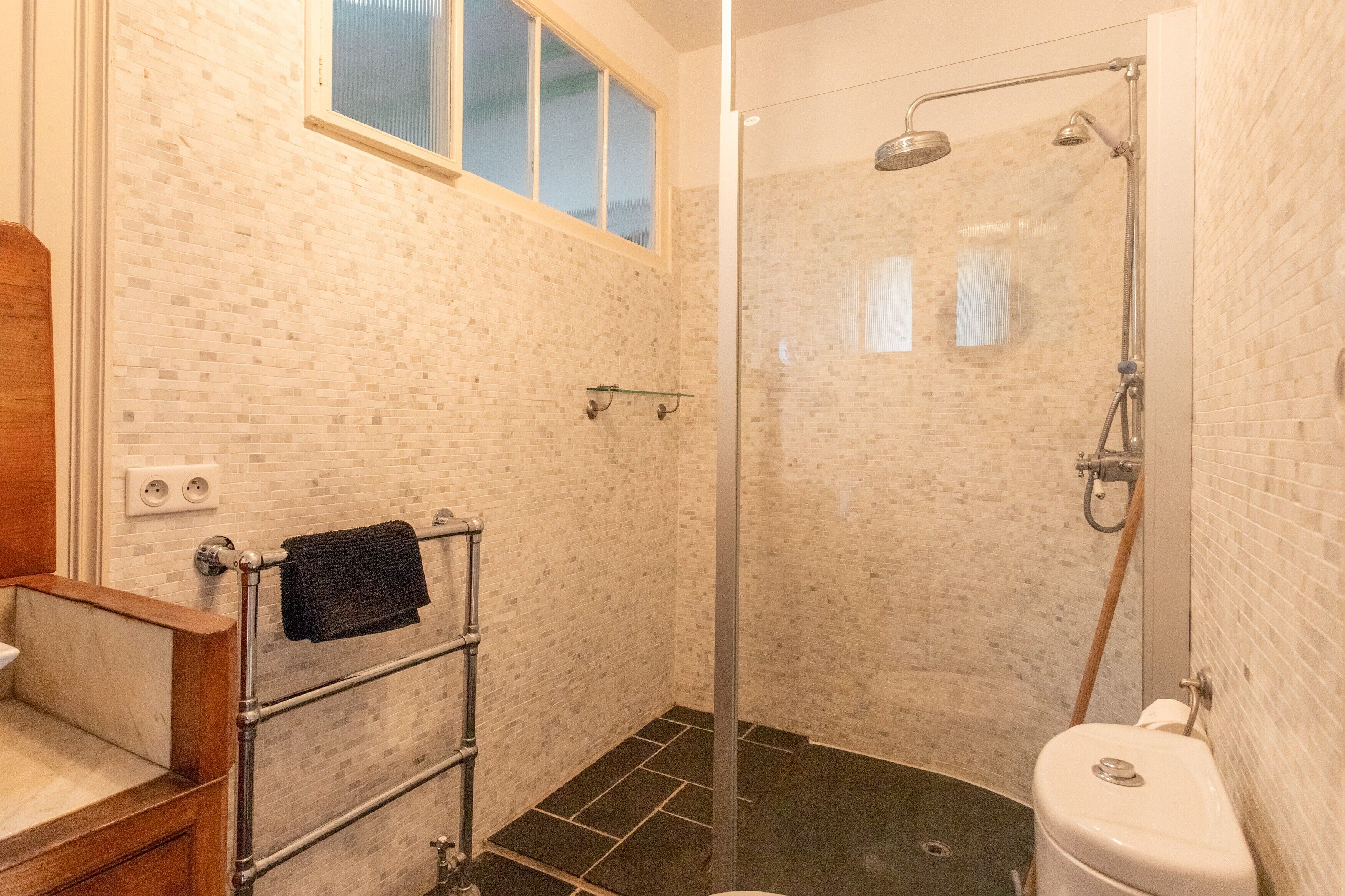 Dusche, Haartrockner, Handtücher