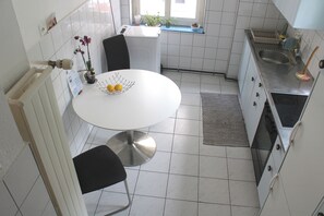 Mikrowelle, Ofen, Herdplatte, Geschirrspüler