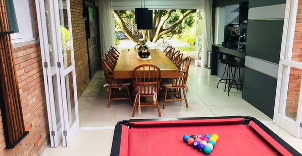 Outdoor dining
