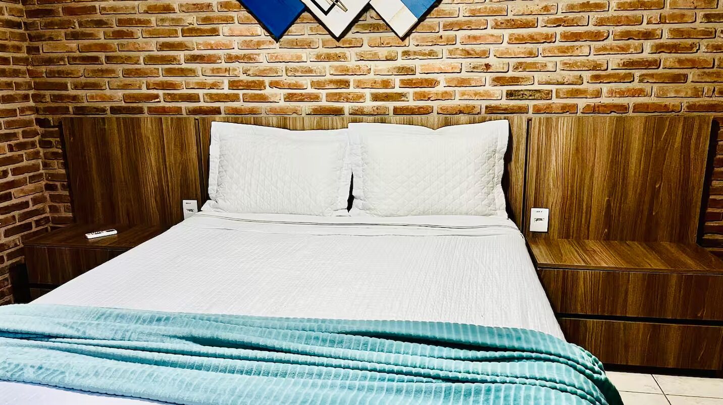 7 bedrooms, iron/ironing board, WiFi, bed sheets