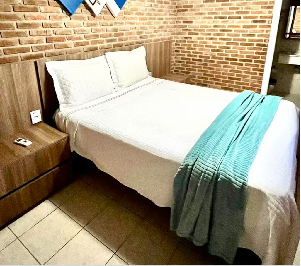 7 bedrooms, iron/ironing board, WiFi, bed sheets