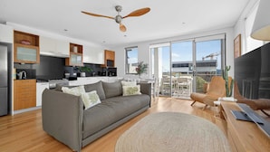 Living area - Beachside Maroubra With Parking & Balcony - New (Maroubra)