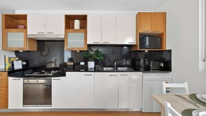 Private kitchen - Beachside Maroubra With Parking & Balcony - New (Maroubra)