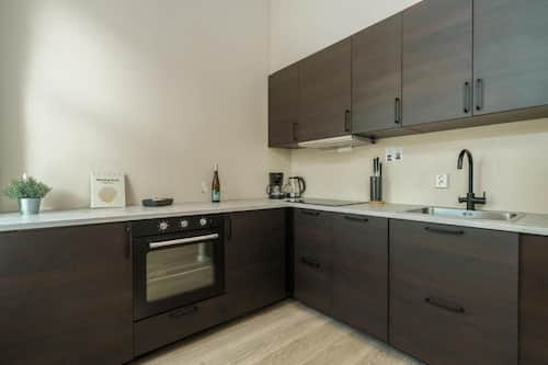 Family Condo | Private kitchen | Mini-fridge, oven, stovetop, dishwasher