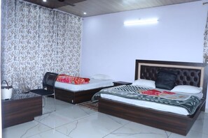 Room - Shri Anand Almora - Berinag Rd (Berinag)