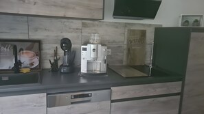 Refrigerador, horno, placa de cocina, lavavajillas