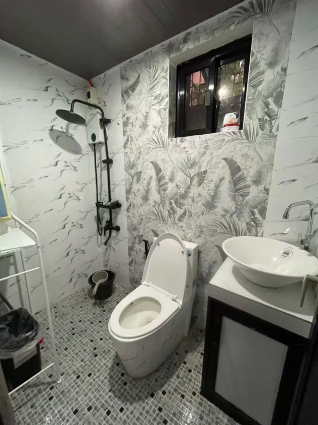 Dusche, Handtücher, Toilettenpapier