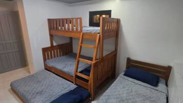 4 chambres, fer et planche à repasser, accès Internet, draps fournis