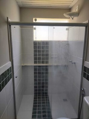 Dusche, Handtücher, Seife, Shampoo