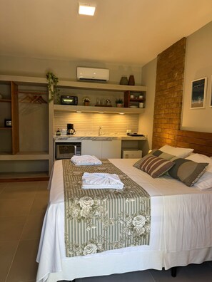 1 bedroom, free WiFi, bed sheets - Modern Ground Floor Studio Apartment by the Sea: Practicality and Affordability (Maraú)
