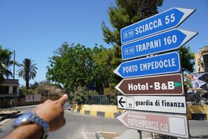 Property grounds - B&B Nodo Francescano - Green Room with Sea View, Wi-Fi and Air Conditioning (Porto Empedocle)