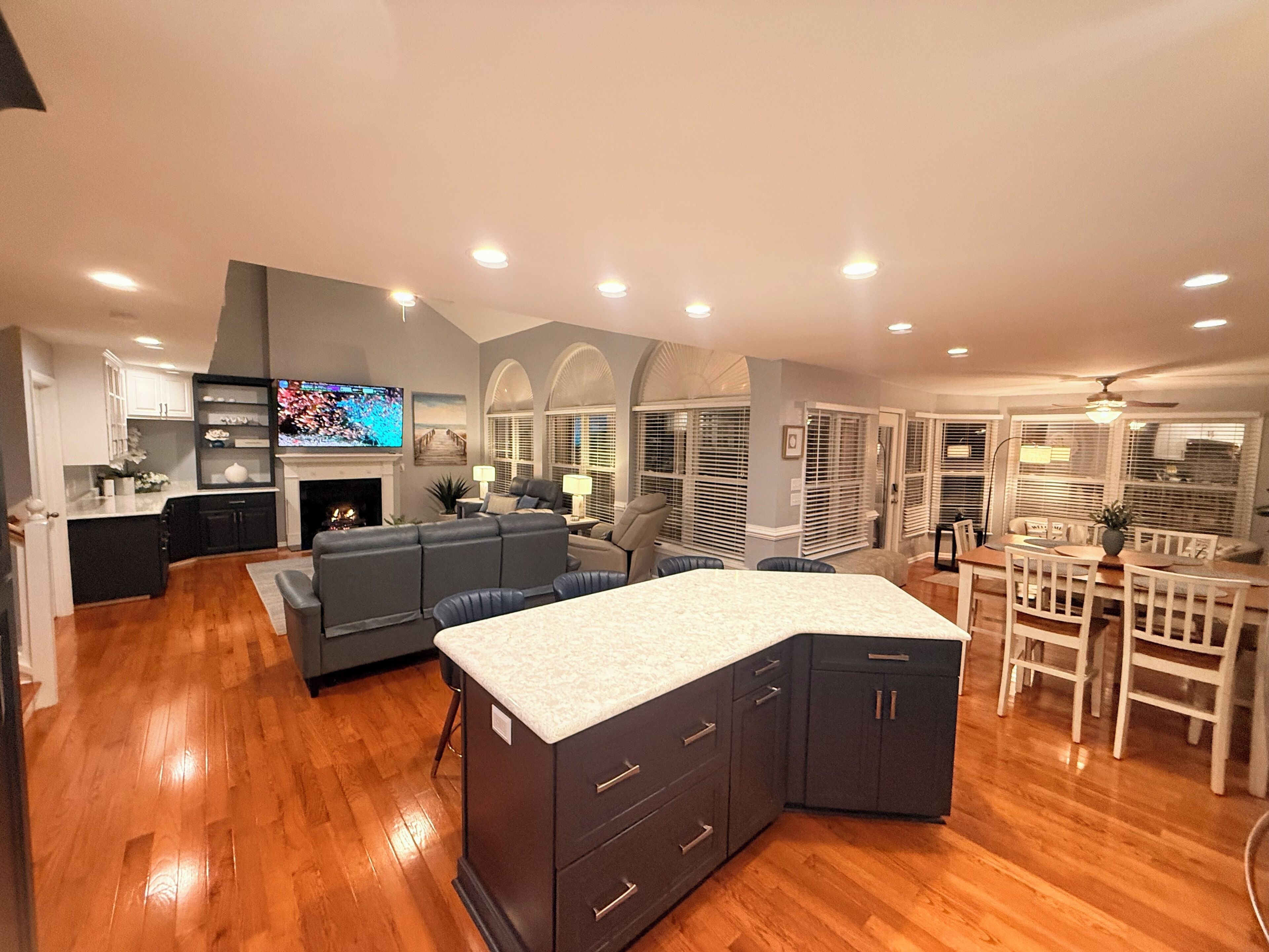 4 Min Walk To The Beach Luxury 4 Bedrooms 4 Bathrooms House On Deep Water Canal - Ocean Isle Beach, NC