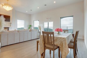 House (4 Bedrooms) | Interior - 3 Mi to Lake Travis! Group-friendly Hilltop Haven (Leander)